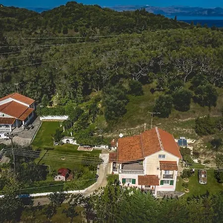 5 Bedroom Unique Ionian House Casa de Férias