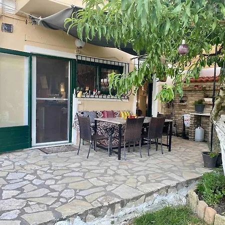 Dom wakacyjny 5 Bedroom Unique Ionian House *